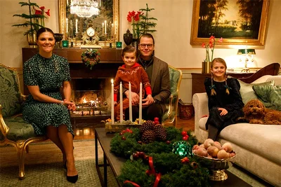 Семейный праздник: красивые рождественские открытки королевских семей 2020 - фото 501382