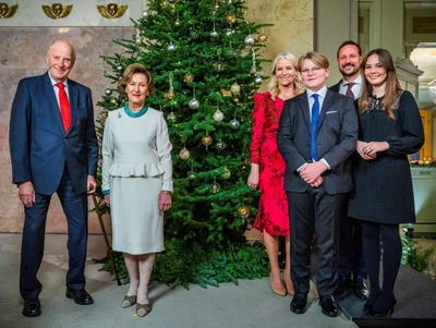 Сімейне свято: красиві різдвяні листівки королівських родин 2020 - фото 501385
