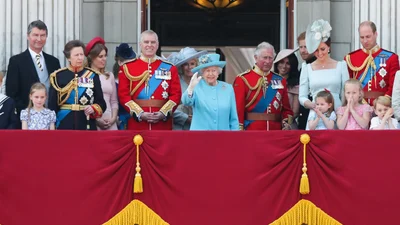 Вот что британские монархи дарят друг другу на Рождество