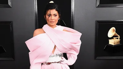 Кайлі Дженнер поділилася новим фото донечки, на якому їй всього 1 тиждень