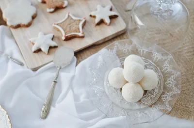 Прості та оригінальні ідеї, як прикрасити різдвяне печиво - фото 501754