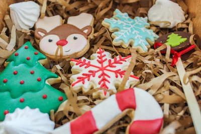 Прості та оригінальні ідеї, як прикрасити різдвяне печиво - фото 501756
