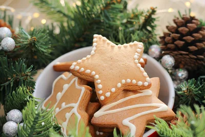 Простые и оригинальные идеи, как украсить рождественское печенье - фото 501757