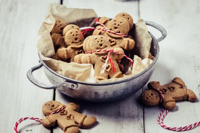 Простые и оригинальные идеи, как украсить рождественское печенье - фото 501760