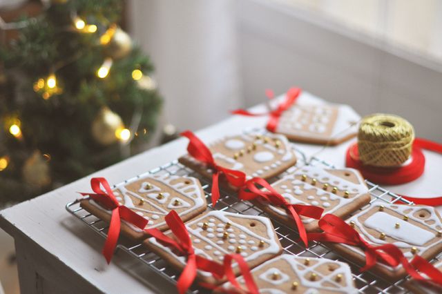 Прості та оригінальні ідеї, як прикрасити різдвяне печиво - фото 501761