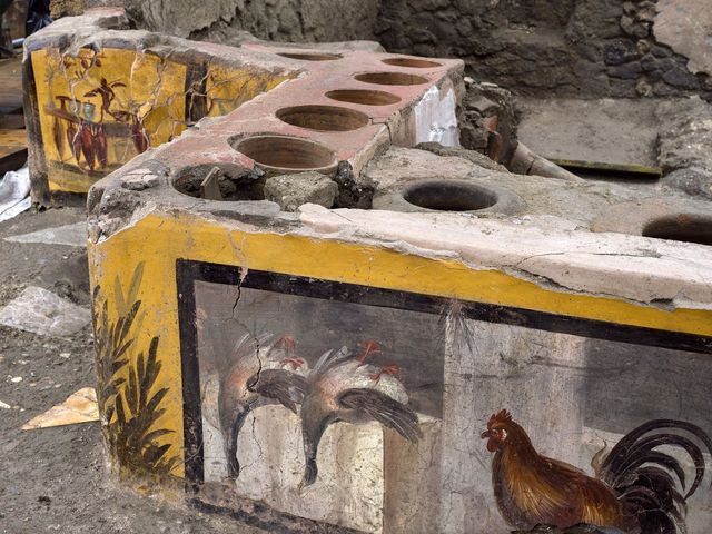 Археологи показали, как выглядел киоск с фастфудом в древнем Риме - фото 501765