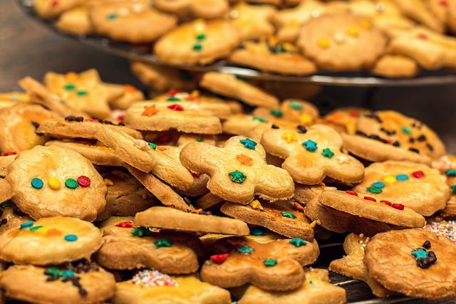 Прості та оригінальні ідеї, як прикрасити різдвяне печиво - фото 501774