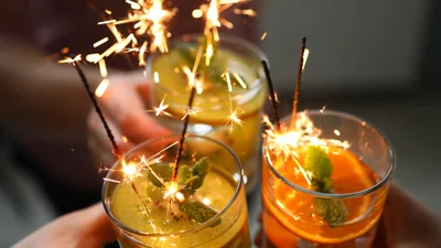 Алкогольний гороскоп: чим напитися у новорічну ніч кожному знаку зодіаку