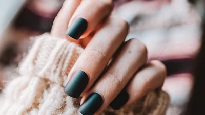 Жінка відростила найдовші нігті у світі і тепер продає їх за космічну суму