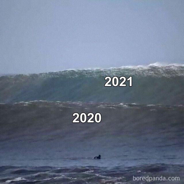 Люди так мріяли про 2021 рік, але вже в шоці з нього і діляться прикольними мемами - фото 502798