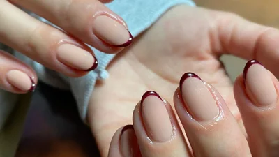 Мікрофренч - красивий тренд манікюру, який одразу хочеться спробувати