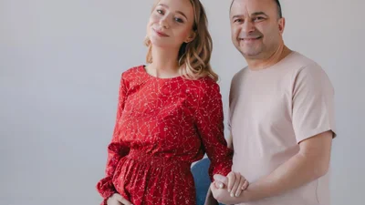 Молода дружина Віктора Павліка одягнула купальник і показала вагітний животик