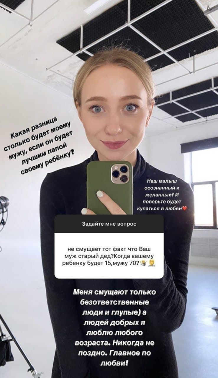Молодая жена Виктора Павлика надела купальник и показала беременный животик - фото 503081