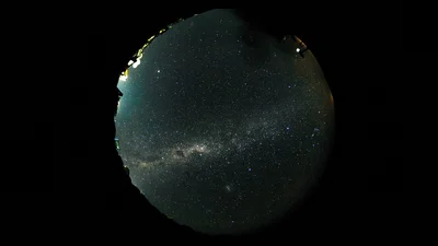 Космическая красота: вокруг сверхмассивной черной дыры астрономы заметили звездную розу