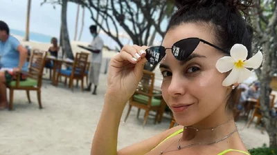 Кішечка Настя Каменських сексуально потрусила апетитною попою на камеру