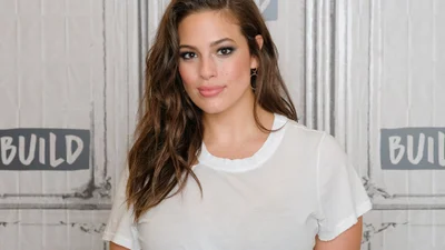 Эшли Грэм поделилась смешными фото времен своей беременности