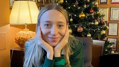 Дружина Віктора Павліка показала архівне фото, на якому ще брюнетка з коротким каре