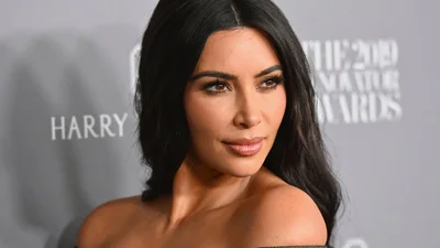 Після чуток про розлучення Кім Кардашьян зробила коротку стрижку