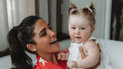 Санта Димопулос очаровала фотографией с дочкой, которая невероятно похожа на папу