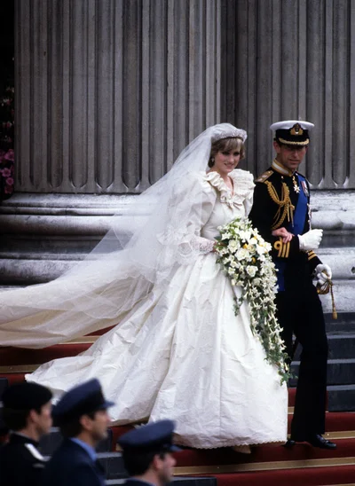 Найдорожчі королівські весільні сукні - фото 503973