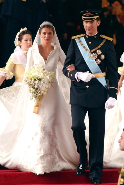 Самые дорогие королевские свадебные платья - фото 503975