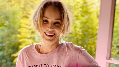 Шэрон Стоун поразила фото своей красивой мамы, ведь трудно поверить, что ей 86 лет