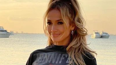 51-летняя Джей Ло поразила идеальным прессом