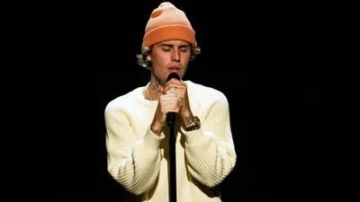 Джастин Бибер показал новый клип на песню "Anyone", в котором снялась его жена Хейли