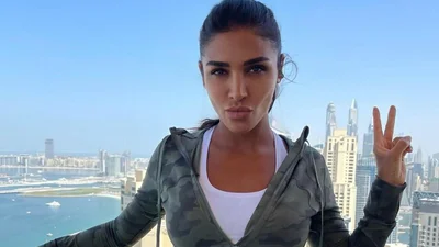 Санта Димопулос показала, как прыгнула с парашютом