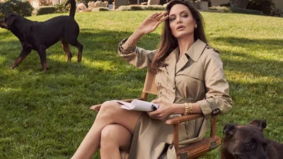 Новая невероятная фотосессия 45-летней Анджелины Джоли