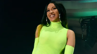 Карді Бі показала свою фігурку в бікіні, яке ледь прикриває інтимні місця