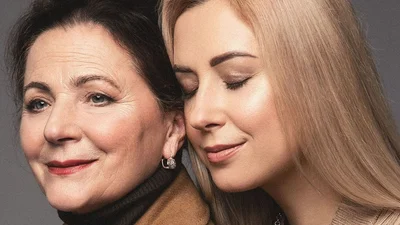 Наче сестри: витончені Ніна й Тоня Матвієнко перевтілилися для нової фотосесії