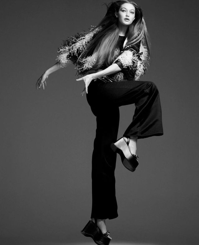 Волшебная Джиджи Хадид впервые после рождения дочери украсила обложку Vogue - фото 505417