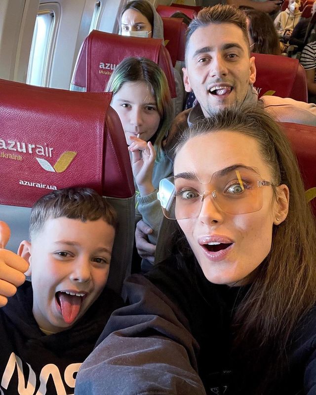 Ксения Мишина и Александр Эллерт со своими детьми направились в Доминикану - фото 505482