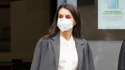 Королева Летиція власним прикладом показала, що сивина може виглядати стильно