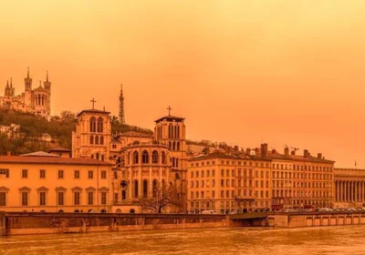 Апокаліптична картинка: небо у Франції стало оранжевим - фото 505579