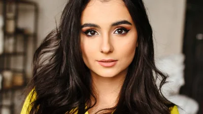 Певица Анна Тринчер увеличила губы