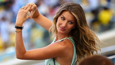 Жизель Бюндхен очаровала семейным фото с Супербоула