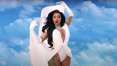 После проблем с кожей Карди Би показала себя без макияжа