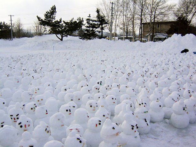 Эти люди вывели лепку снеговиков на новый уровень, и этой зимой у них надо поучиться - фото 506059
