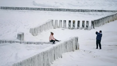Волны Балтийского моря внезапно превратились в лед