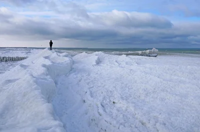 Волны Балтийского моря внезапно превратились в лед - фото 506613