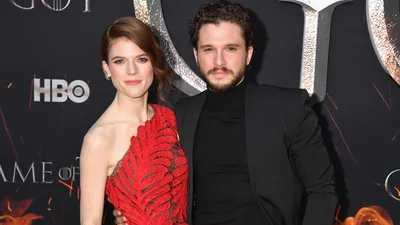 Папараці сфотографували Кіта Харінгтона на прогулянці з новонародженим сином