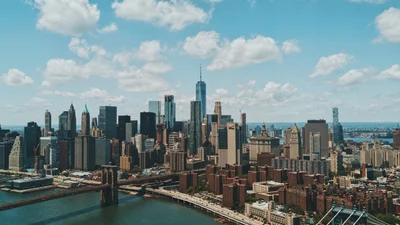У Нью-Йорку збудували останній поверх 300-метрового хмарочоса, і він наче оптична ілюзія