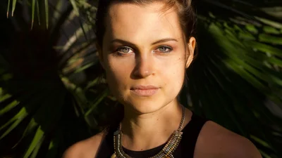 Британка играла с металлоискателем и нашла украшения тысячелетней давности