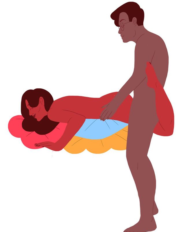 Удобные и оргазмичные позы с подушкой для разнообразия в сексе - фото 507189