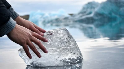 Заледеніла Бердянська коса перетворилася на "Арктику", і туристи шаленіють від цих видів