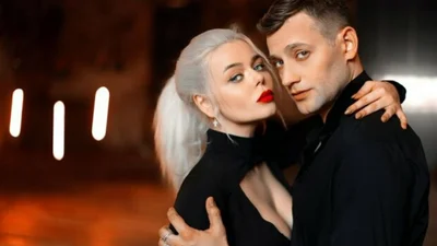 Алина Гросу и Роман Полянский обменялись кольцами с бриллиантом