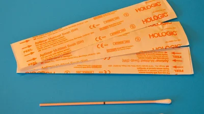 Япония официально попросила Китай не брать мазок у своих граждан из попки