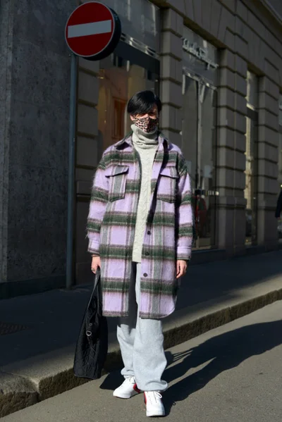 Неделя моды в Милане: стильные образы, подсмотренные на улицах - фото 508271
